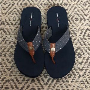 Tommy Hilfiger size 7 flip-flops with polkadots